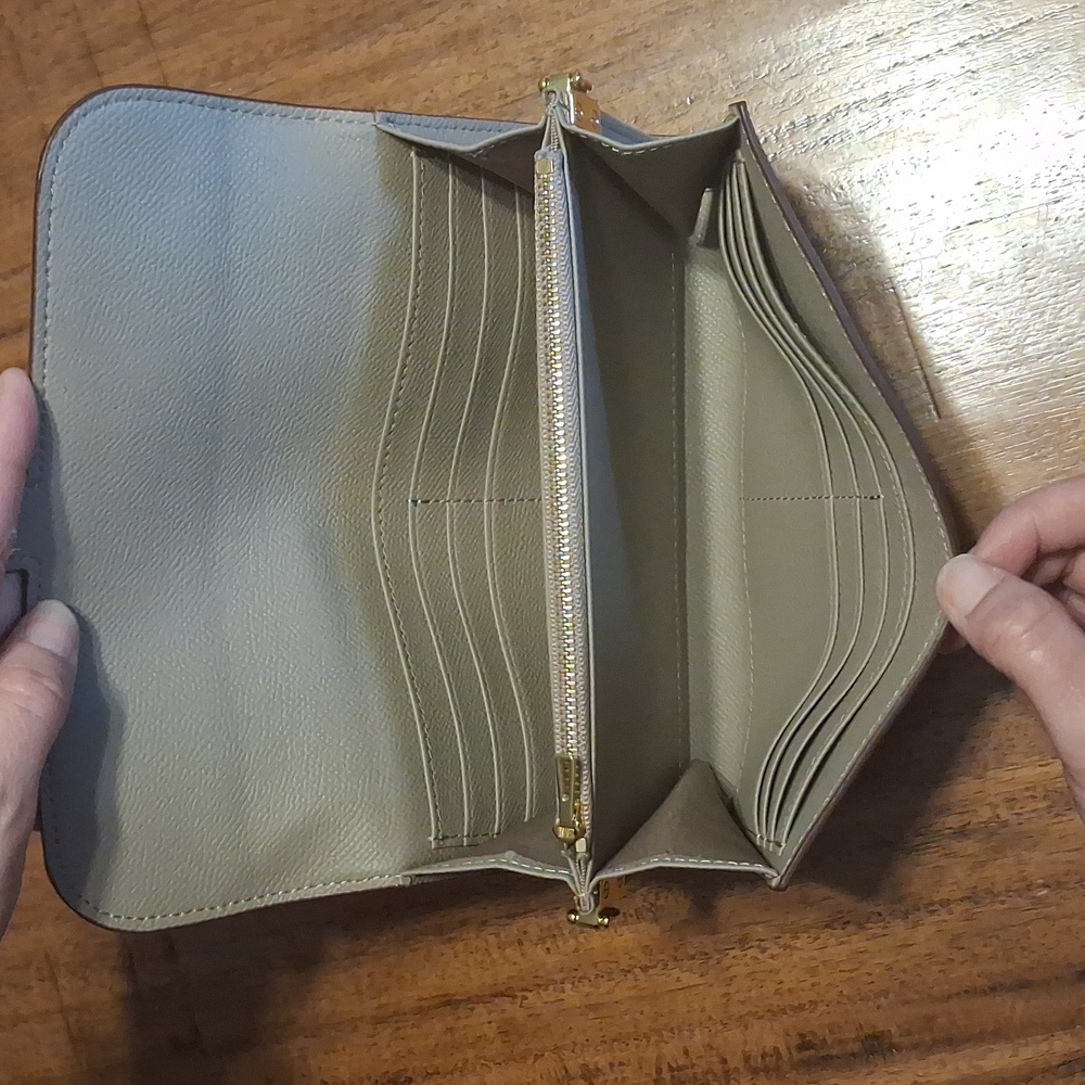 Constance Wallet in Light Gray with Gold Hardware - Picture 6 of 11